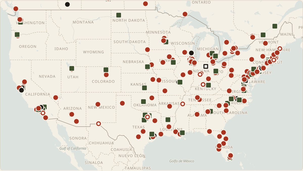 The directory map of the United States, with a marker for each listed funeral committee, Muslim funeral home and cemetery, most dense in the Northeast, the Great Lakes, Texas and California.
